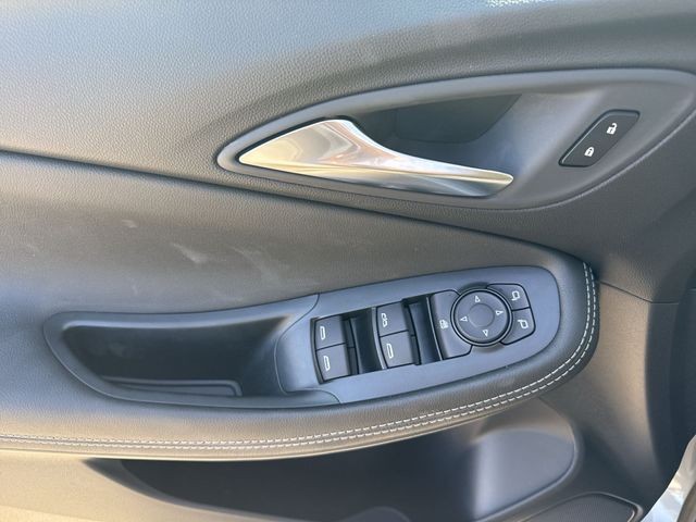 Buick Encore GX Vehicle Full-screen Gallery Image 13