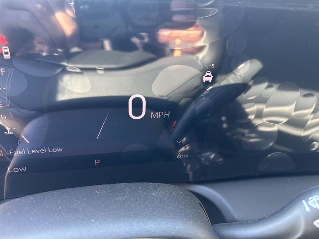 Buick Encore GX Vehicle Full-screen Gallery Image 15