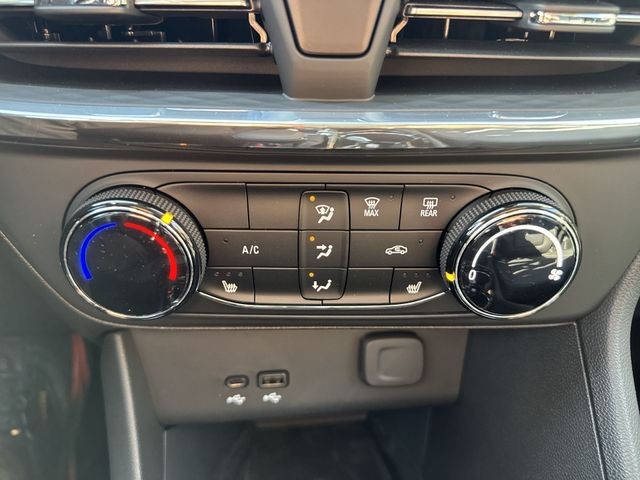 Buick Encore GX Vehicle Full-screen Gallery Image 18