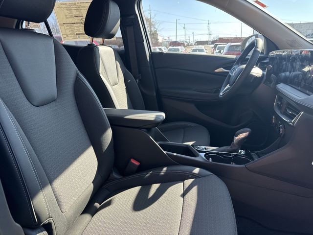 Buick Encore GX Vehicle Full-screen Gallery Image 23