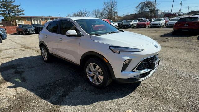 Buick Encore GX Vehicle Full-screen Gallery Image 02