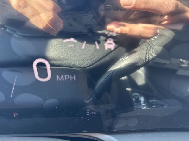 Buick Encore GX Vehicle Full-screen Gallery Image 15