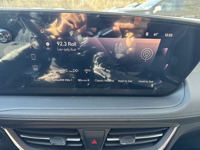 Buick Encore GX Vehicle Full-screen Gallery Image 16