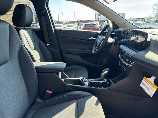 Buick Encore GX Vehicle Full-screen Gallery Image 23