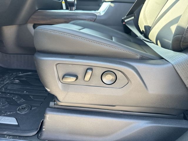 GMC Sierra 1500 Vehicle Full-screen Gallery Image 12