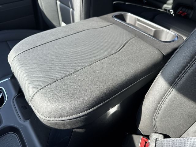 GMC Sierra 1500 Vehicle Full-screen Gallery Image 21