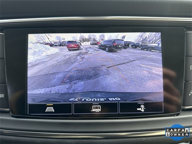 Buick Enclave Vehicle Full-screen Gallery Image 15