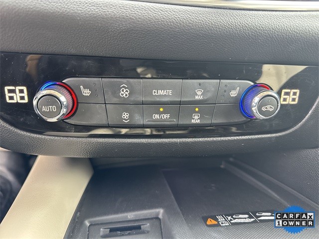 Buick Enclave Vehicle Full-screen Gallery Image 16