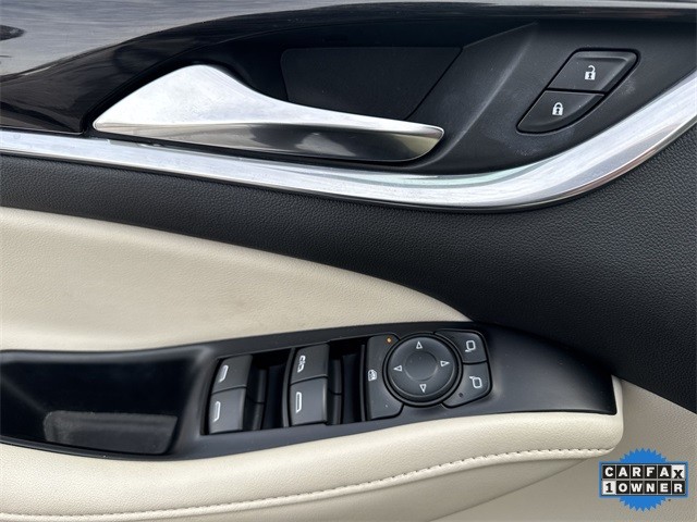 Buick Enclave Vehicle Full-screen Gallery Image 24