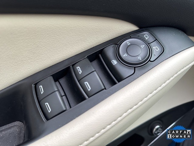 Buick Enclave Vehicle Full-screen Gallery Image 14