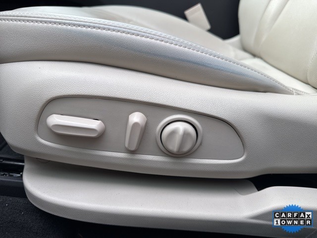 Buick Enclave Vehicle Full-screen Gallery Image 18