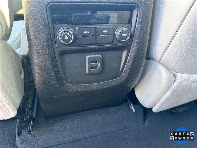 Buick Enclave Vehicle Full-screen Gallery Image 24