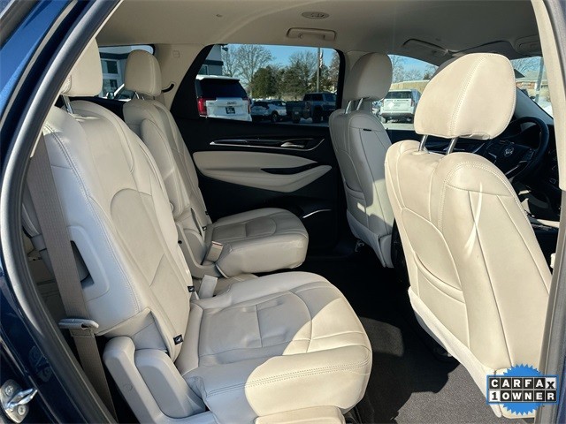 Buick Enclave Vehicle Full-screen Gallery Image 29