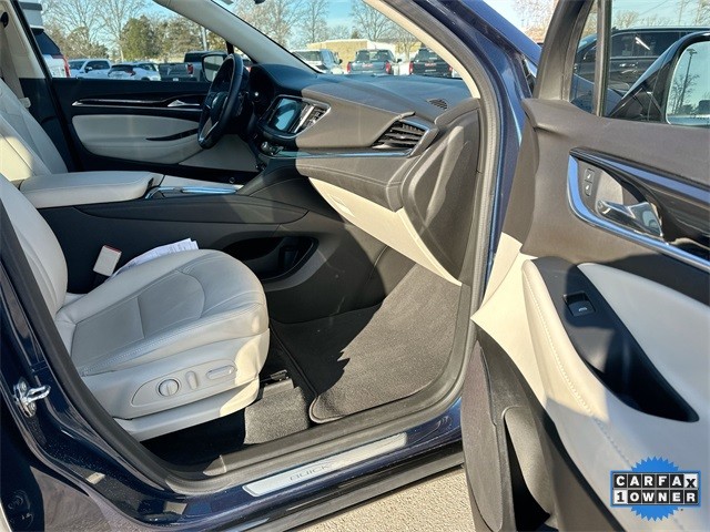 Buick Enclave Vehicle Full-screen Gallery Image 31