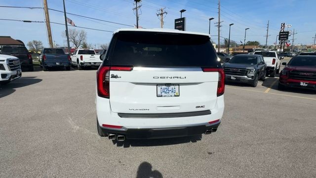 GMC Yukon Vehicle Full-screen Gallery Image 07