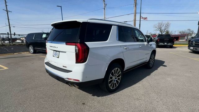 GMC Yukon Vehicle Full-screen Gallery Image 08