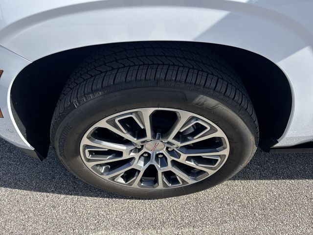 GMC Yukon Vehicle Full-screen Gallery Image 10