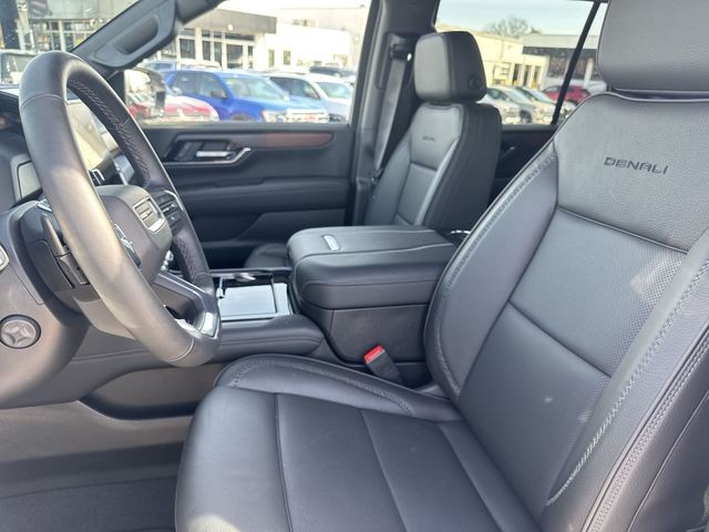 GMC Yukon Vehicle Full-screen Gallery Image 11