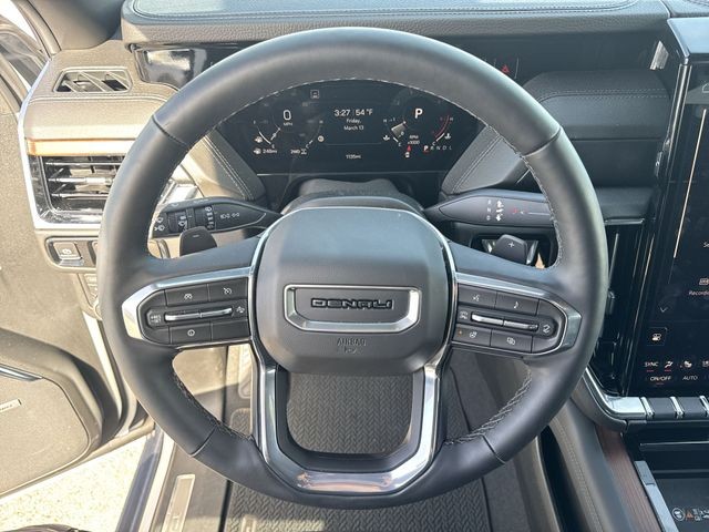 GMC Yukon Vehicle Full-screen Gallery Image 14