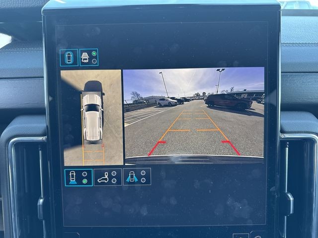 GMC Yukon Vehicle Full-screen Gallery Image 17