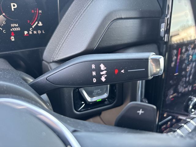 GMC Yukon Vehicle Full-screen Gallery Image 20