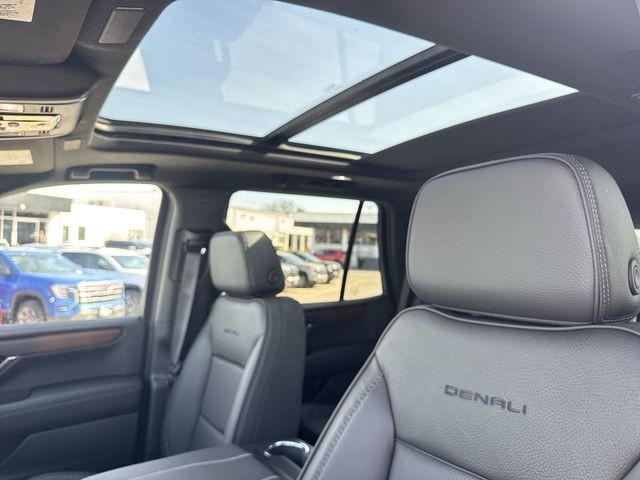 GMC Yukon Vehicle Full-screen Gallery Image 22