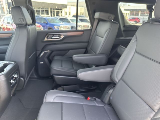 GMC Yukon Vehicle Full-screen Gallery Image 23