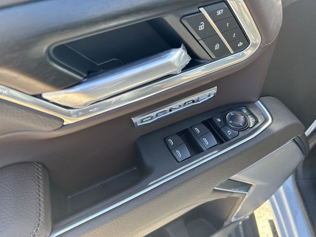 GMC Sierra 1500 Vehicle Full-screen Gallery Image 13