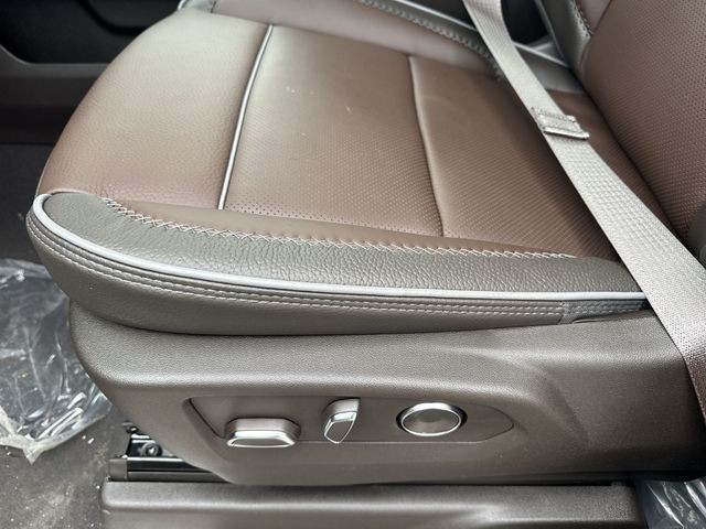 GMC Sierra 1500 Vehicle Full-screen Gallery Image 12