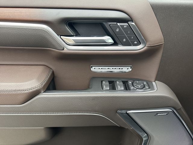 GMC Sierra 1500 Vehicle Full-screen Gallery Image 13