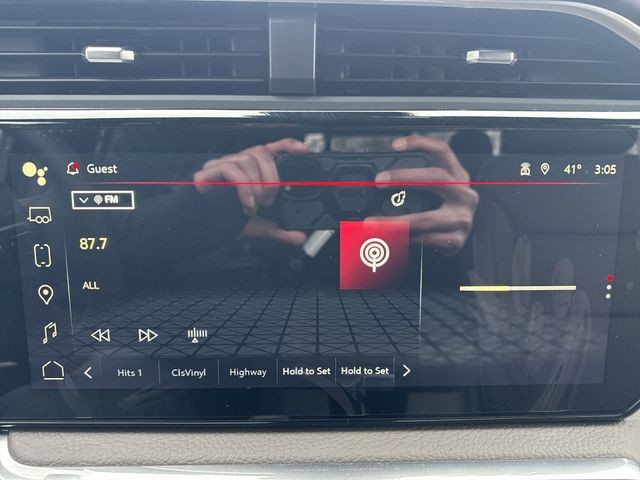 GMC Sierra 1500 Vehicle Full-screen Gallery Image 16