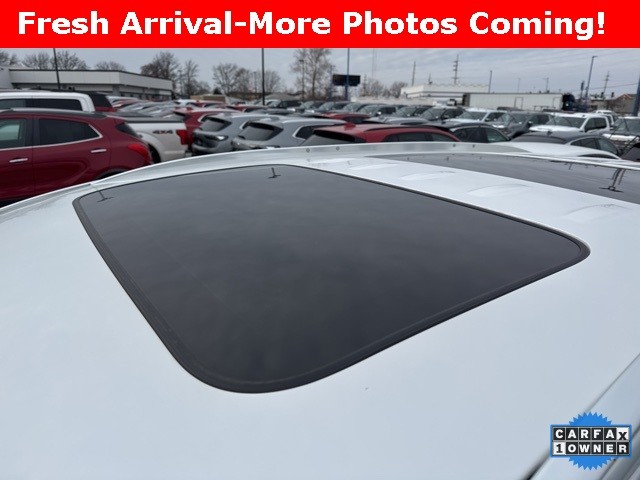 Buick Enclave Vehicle Full-screen Gallery Image 07