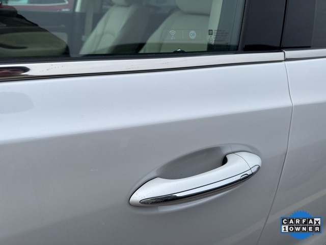 Buick Enclave Vehicle Full-screen Gallery Image 09