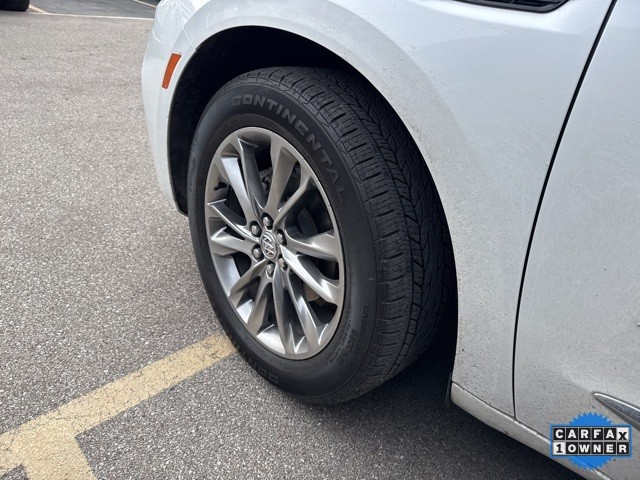 Buick Enclave Vehicle Full-screen Gallery Image 10