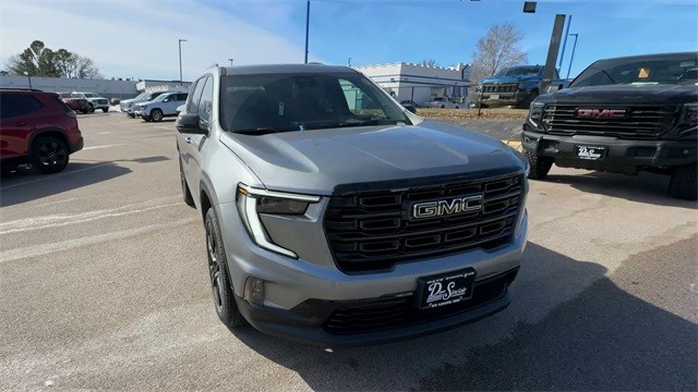 GMC Acadia Vehicle Full-screen Gallery Image 03