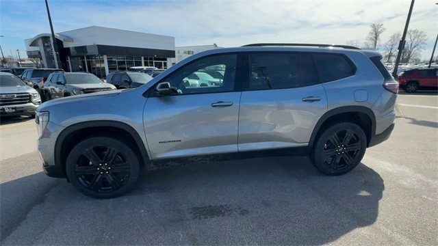 GMC Acadia Vehicle Full-screen Gallery Image 05