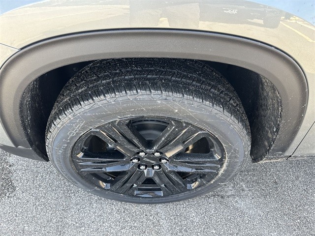 GMC Acadia Vehicle Full-screen Gallery Image 10