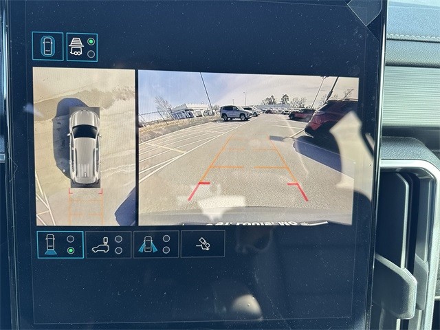 GMC Acadia Vehicle Full-screen Gallery Image 17