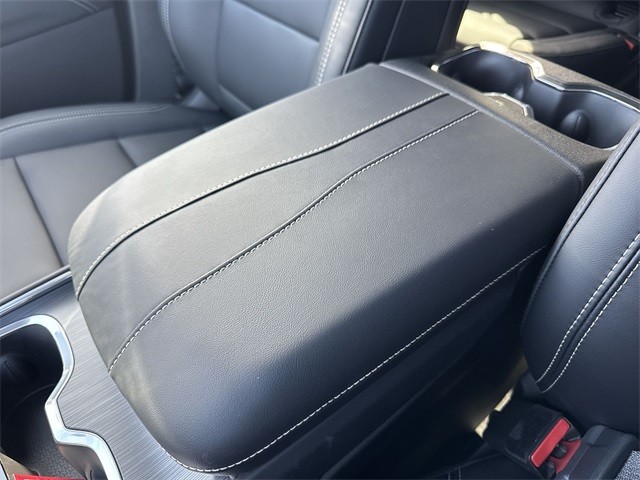 GMC Acadia Vehicle Full-screen Gallery Image 21