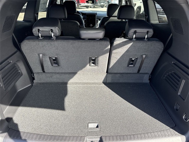 GMC Acadia Vehicle Full-screen Gallery Image 24