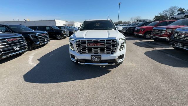 GMC Yukon XL Vehicle Full-screen Gallery Image 03