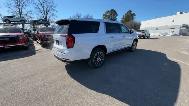 GMC Yukon XL Vehicle Full-screen Gallery Image 08