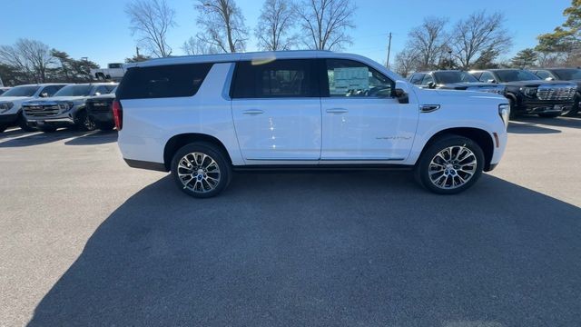 GMC Yukon XL Vehicle Full-screen Gallery Image 09