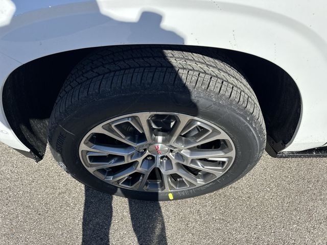 GMC Yukon XL Vehicle Full-screen Gallery Image 10