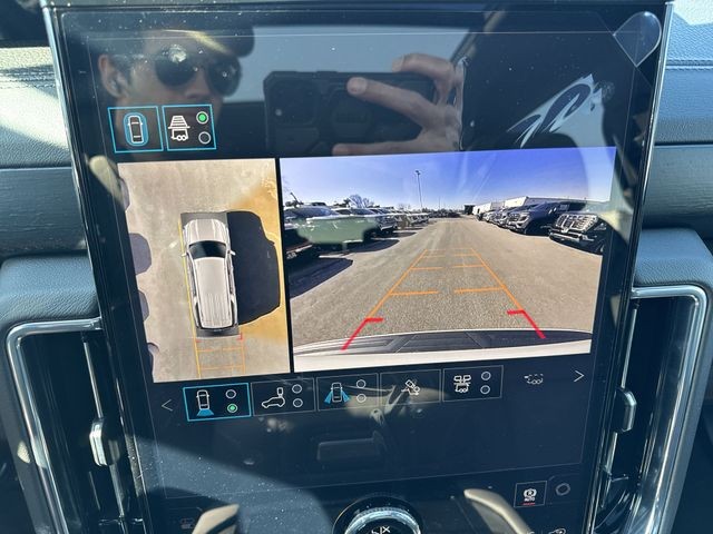 GMC Yukon XL Vehicle Full-screen Gallery Image 17