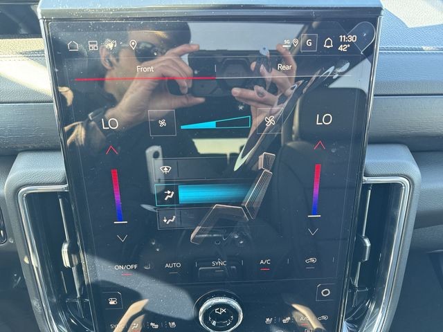 GMC Yukon XL Vehicle Full-screen Gallery Image 19