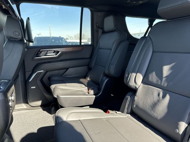 GMC Yukon XL Vehicle Full-screen Gallery Image 23