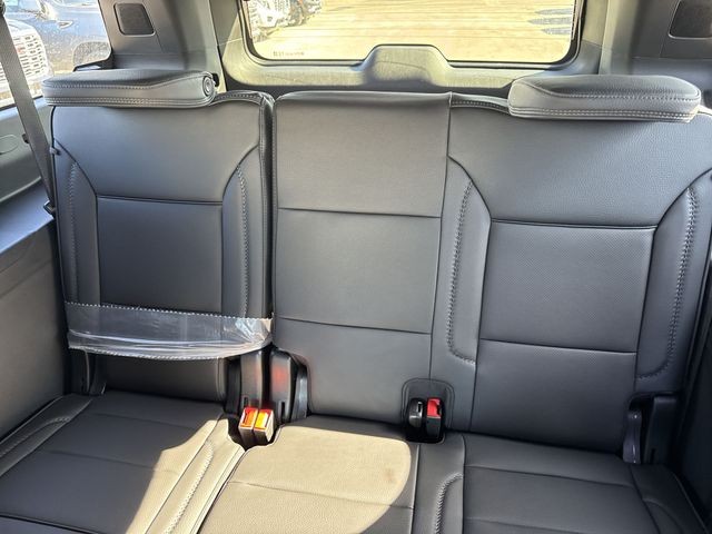 GMC Yukon XL Vehicle Full-screen Gallery Image 24