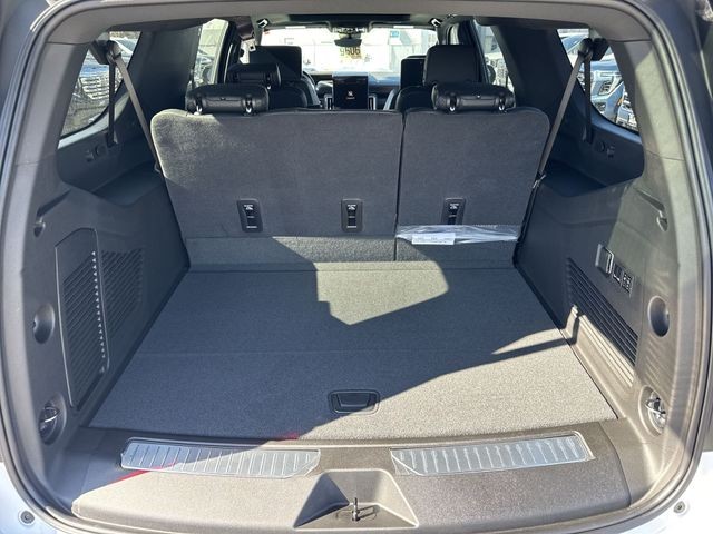 GMC Yukon XL Vehicle Full-screen Gallery Image 25