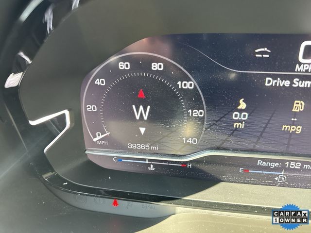 GMC Yukon Vehicle Full-screen Gallery Image 15